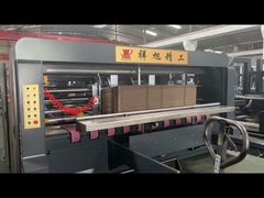 Hiệu suất tuyệt vời của máy dán tự động của chúng tôi kết hợp với máy bẫy